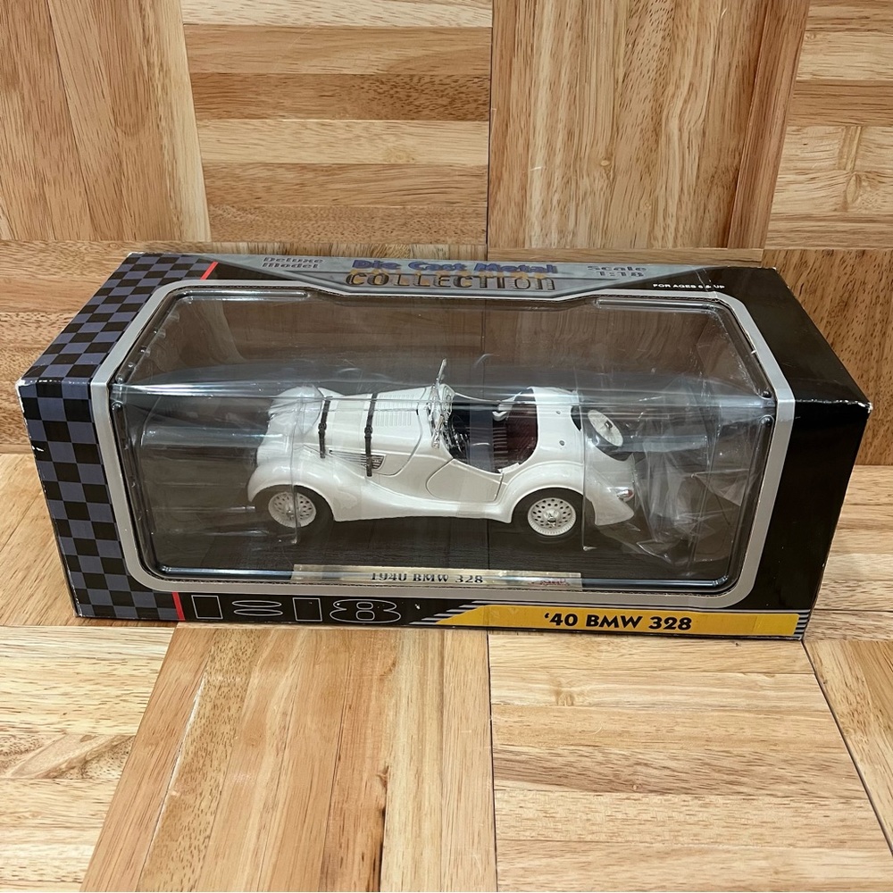 Road Signature 1940 BMW 328 Roadster White Diecast Car 1:18 Scale